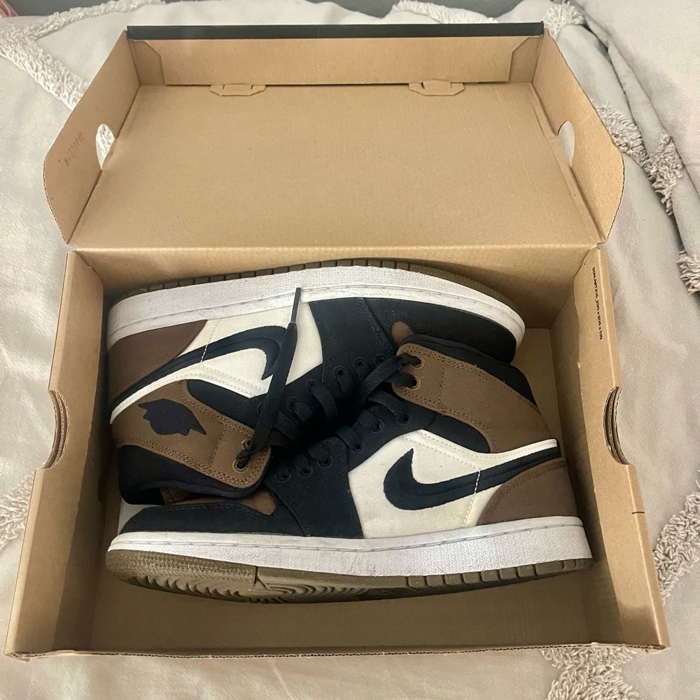 Nike Jordan 1 Mid Olive Toe Sneakers - Picture 3 of 6